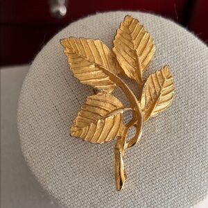 Vintage Goldtone DuBarry Leaf Brooch